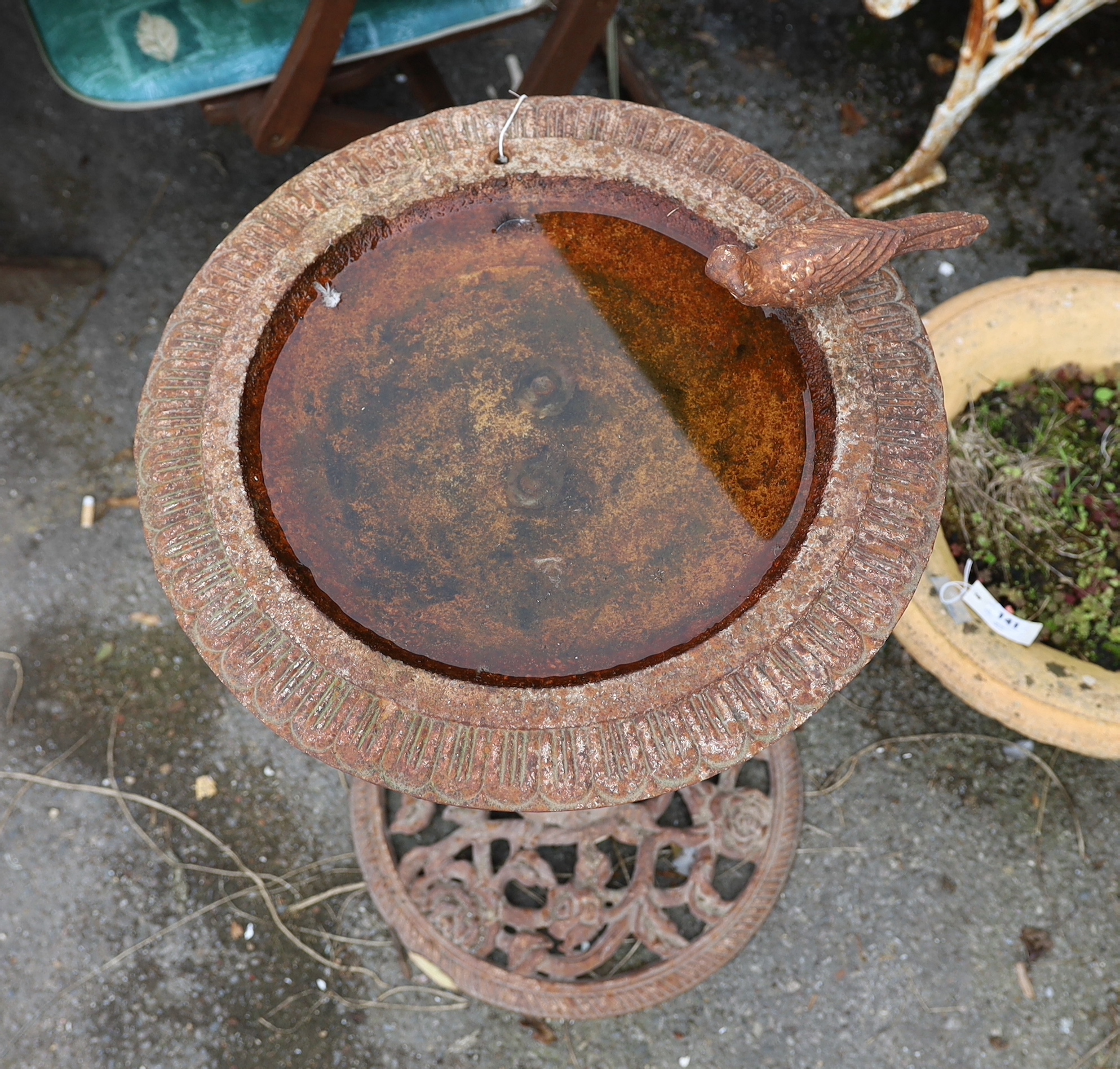 A cast metal circular bird bath, diameter 47cm, height 80cm